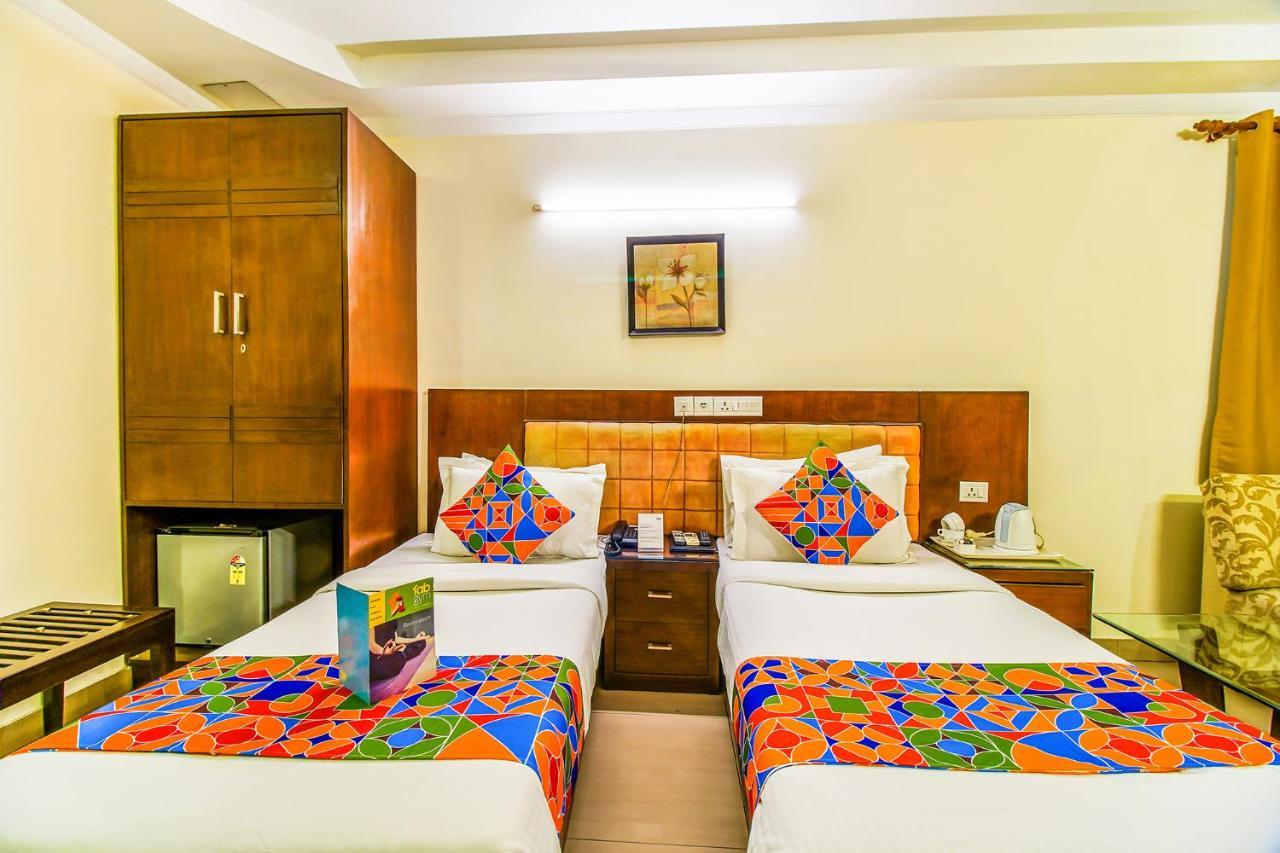 Fabhotel Signature Plaza Нью-Дели Экстерьер фото